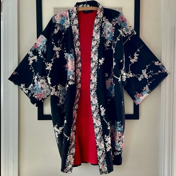 Silk Kimono, Made in Japan - Picture 7 of 8